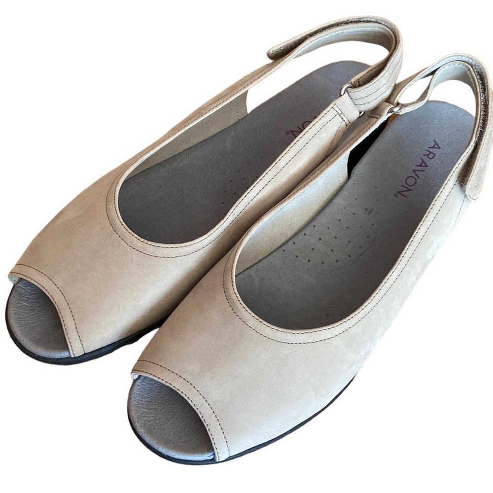 NWOT Aravon Josie Slingback Size 10EE Light Beige
